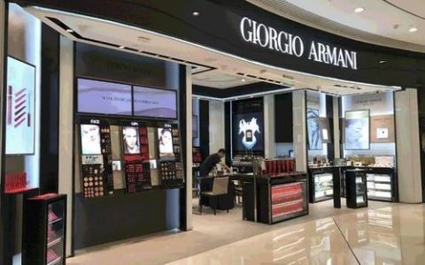 4006848808是阿玛尼的电话吗？