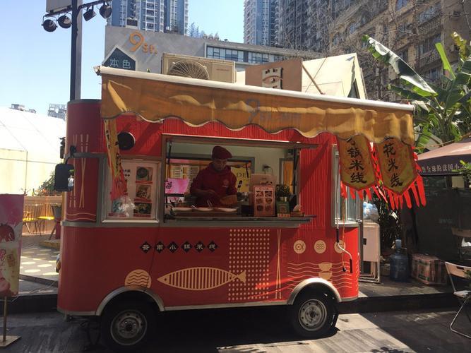 沈阳流动餐车：街头美食的诱人风景